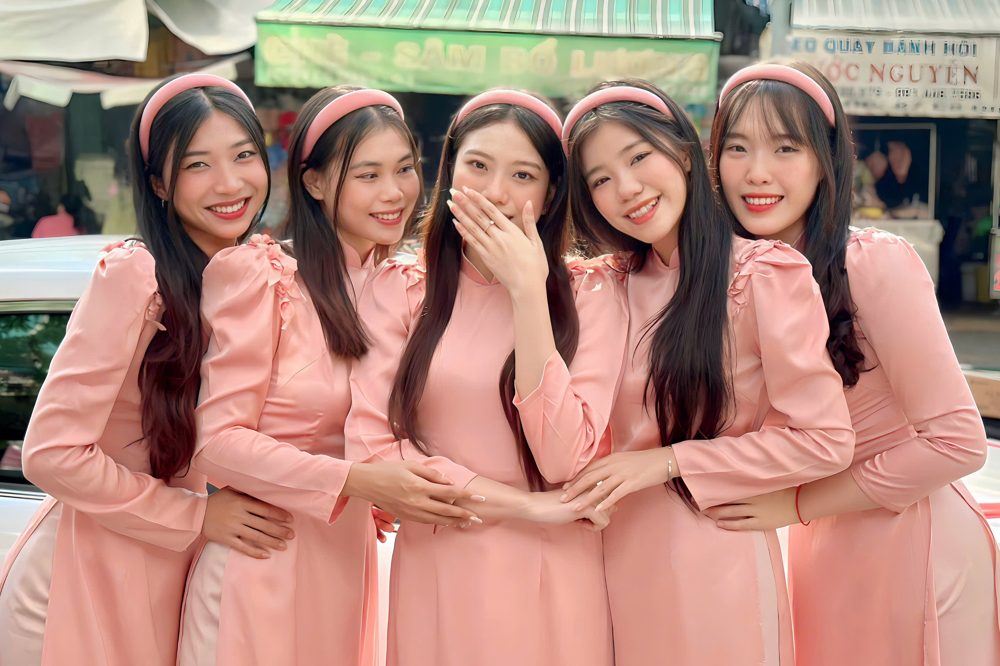 Team bưng quả áo dài nữ tone hồng đào (AD11)
