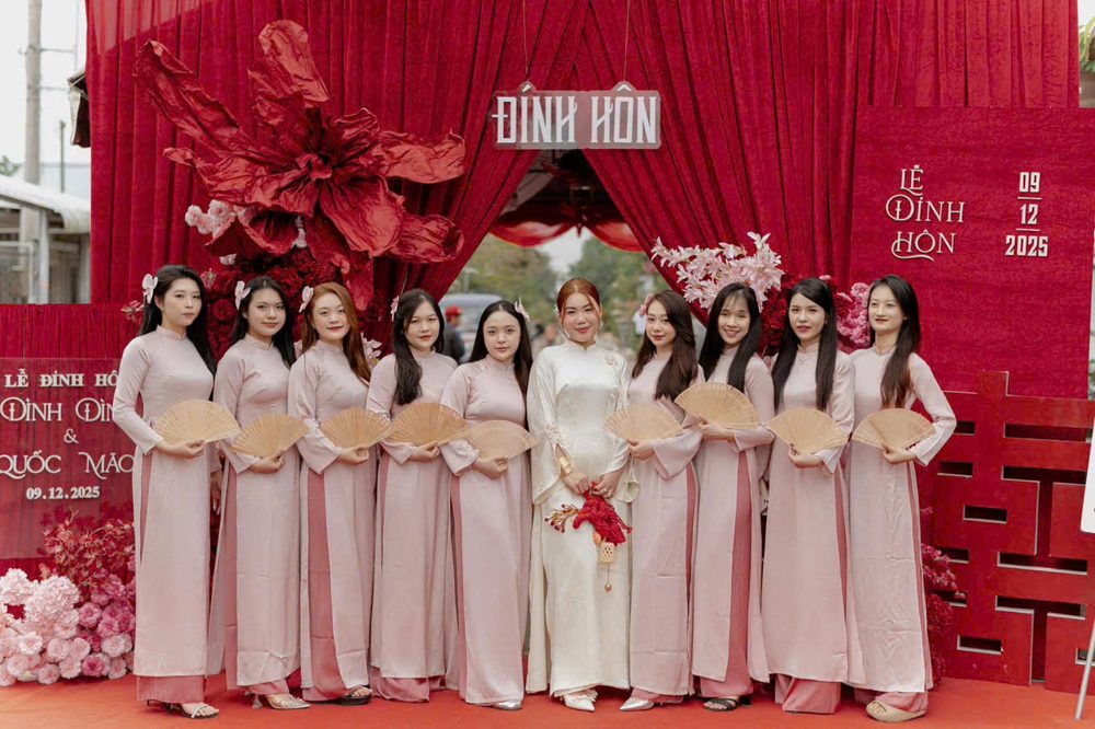 Team bưng quả áo dài nữ tone hồng tro (AD19)