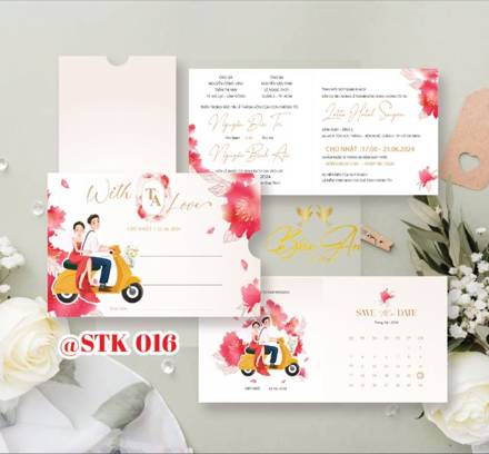 Thiệp kéo hồng xe Vespa hoa đỏ (STK 016)