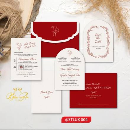 Thiệp Luxury đỏ họa tiết hoa vòng (STLUX 004)