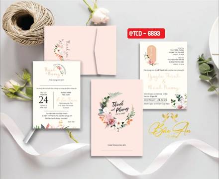 Thiệp túi đứng hồng nhạt vòng hoa (TCD 6893)